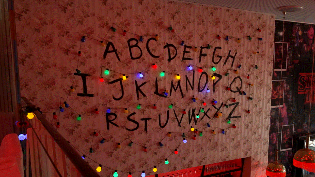 koln-cafe-letterwall-GIF